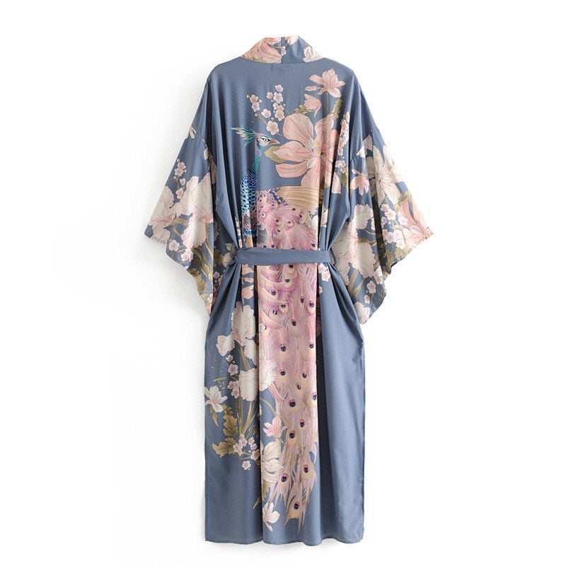 Long kimono with 3/4 sleeves and embroidery