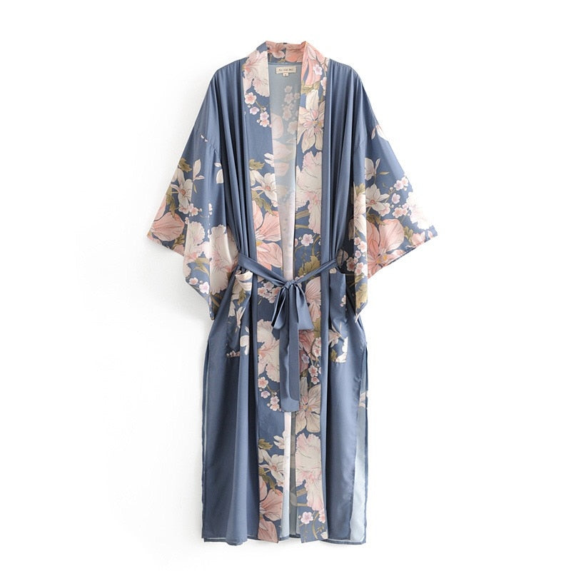 Long kimono with 3/4 sleeves and embroidery